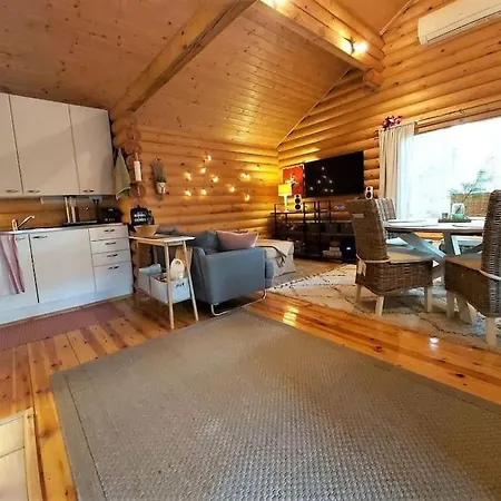 Alpesi faház Uniikki Lomamoekki Maentymetsaessae Jaerven Edustalla Pihtikoski