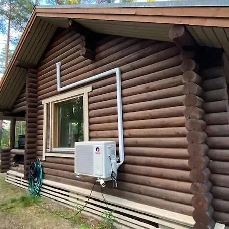 Uniikki Lomamoekki Maentymetsaessae Jaerven Edustalla Pihtikoski