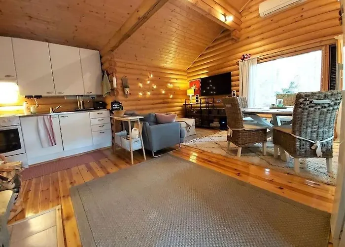 木屋 Uniikki Lomamoekki Maentymetsaessae Jaerven Edustalla Pihtikoski