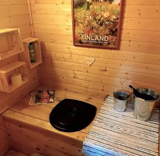 Uniikki Lomamoekki Maentymetsaessae Jaerven Edustalla 木屋 *