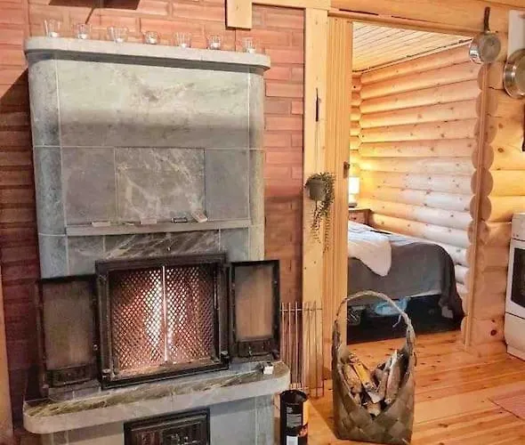 木屋 Uniikki Lomamoekki Maentymetsaessae Jaerven Edustalla Pihtikoski